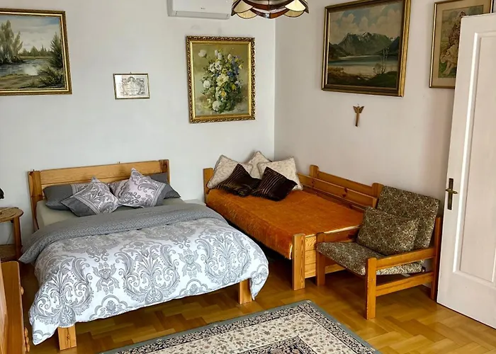 Perfect Remote-Workplace In Sunny Apartment